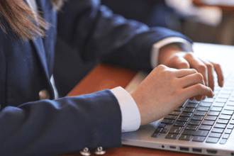 A educação orientada por dados impulsiona inovação sustentável e redefine o futuro das escolas tecnológicas. Gustavo Adolfo Morceli Rodrigues analisa essa mudança de paradigma.