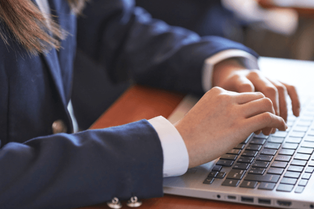 A educação orientada por dados impulsiona inovação sustentável e redefine o futuro das escolas tecnológicas. Gustavo Adolfo Morceli Rodrigues analisa essa mudança de paradigma.
